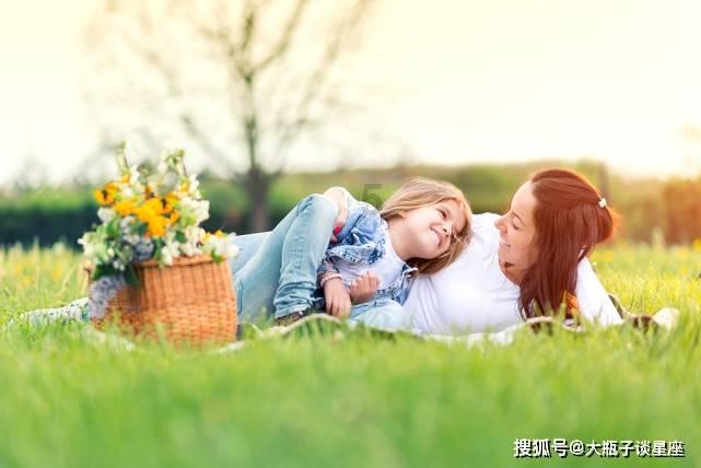 画线接蓝色球
