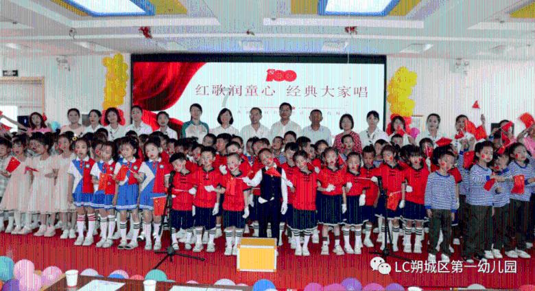 “妈妈，我出不去了，教室里全是浓烟。”之后就失去了联系，