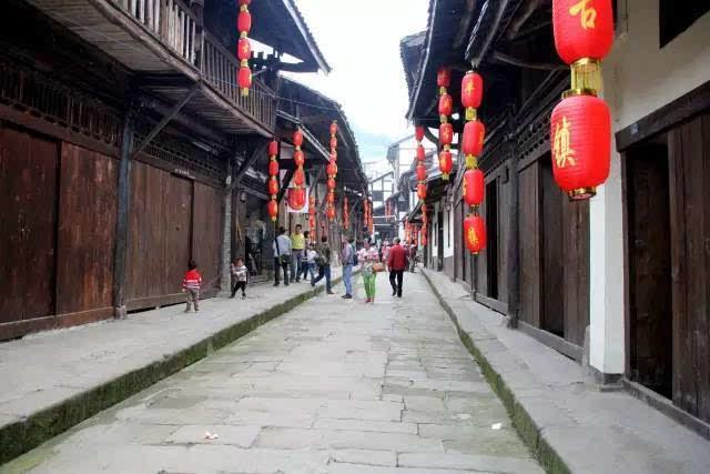 坐拥万亩地产的大地主刘文彩死后财产去哪里了?他的后代下场如何